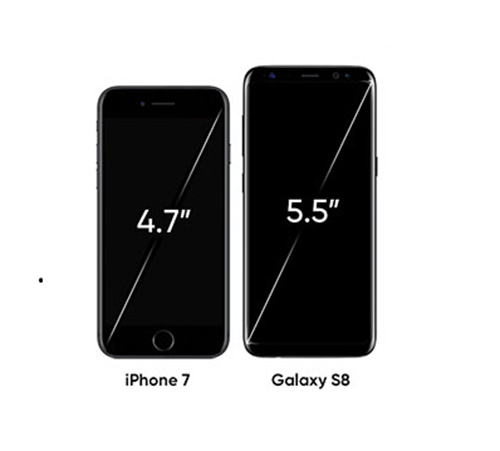 galaxy s8 và iphone 7 khi đặt lên bàn cân